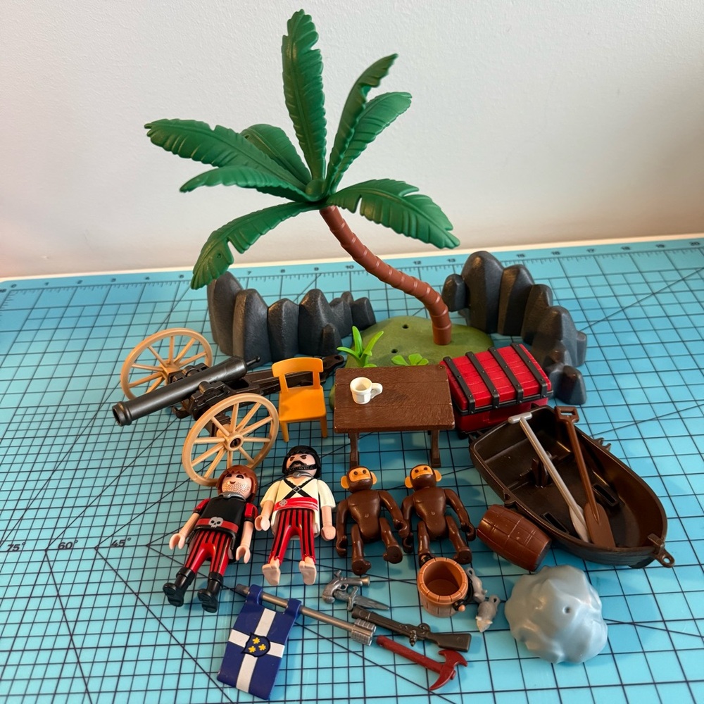 Playmobil Pirates Playset with Palm Tree and Accessories